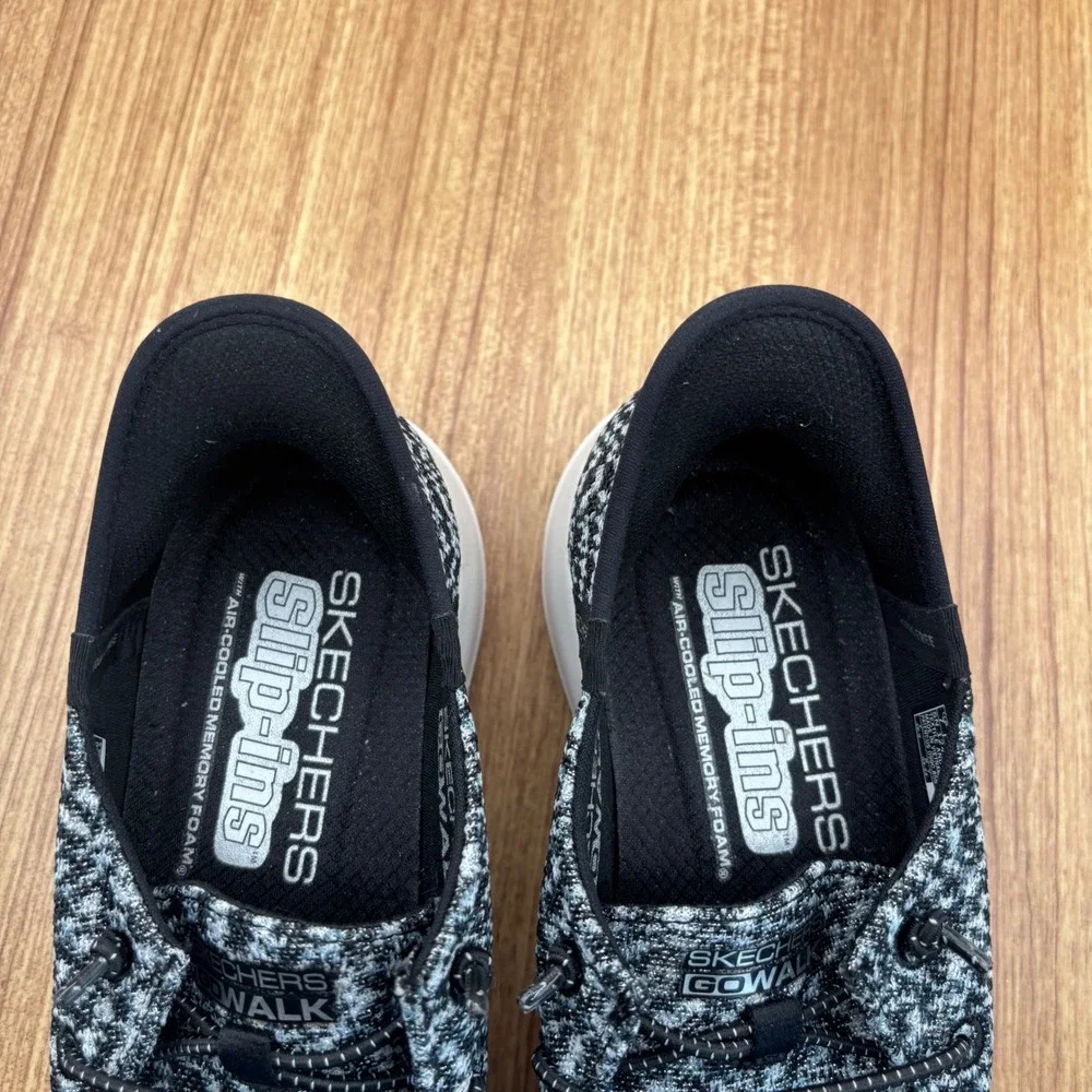 Skechers go walk